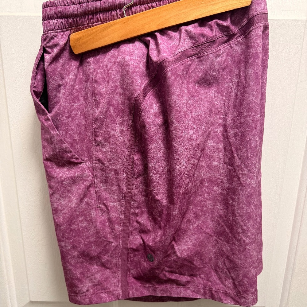 Like New- Lululemon Pace Breaker 7” Shorts - Linerless